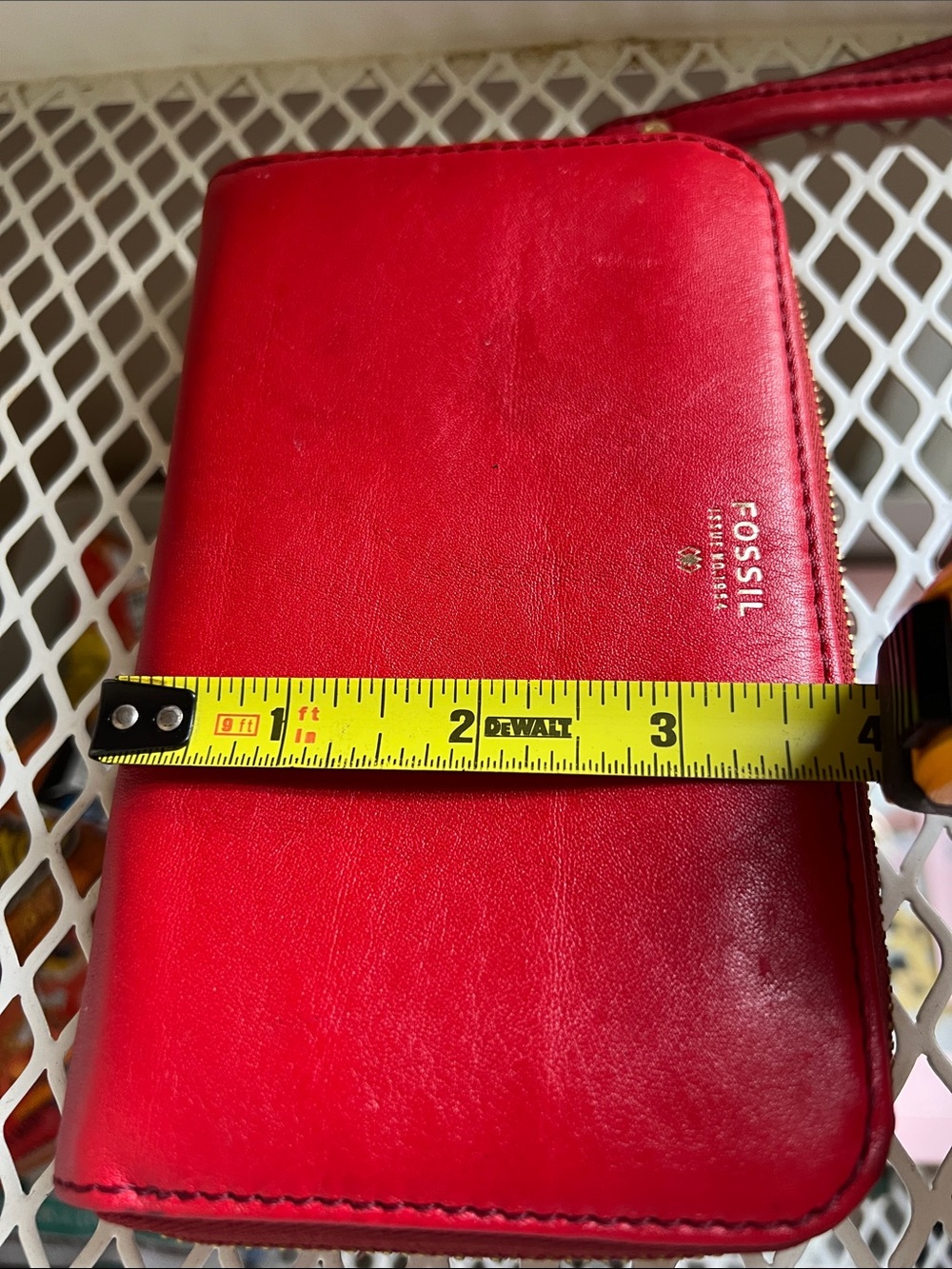 FOSSIL RED WRiSTLET. - Picture 7 of 13